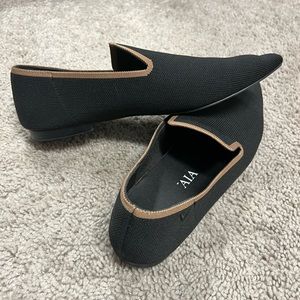 Vivaia pointed loafers